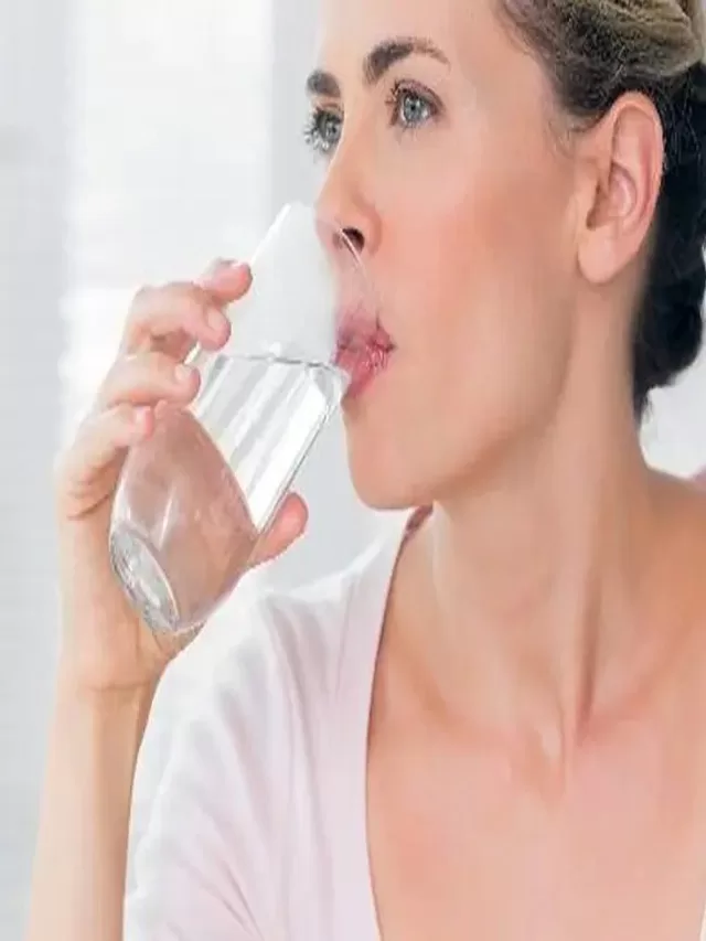 सुबह खाली पेट गरम पानी पीने के फायदे